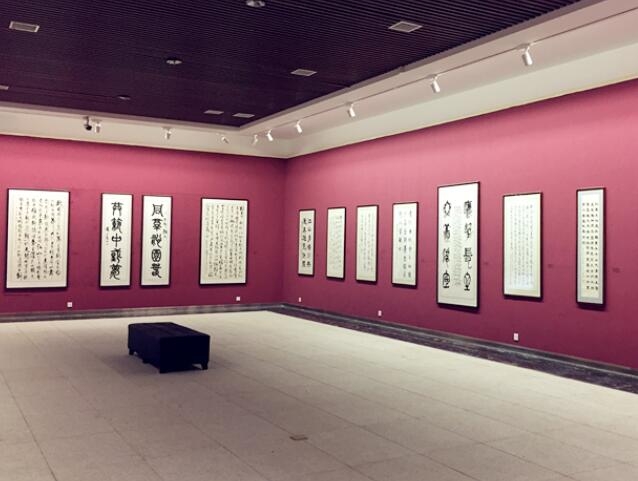 “尊龙人生就是博首页杯”职工字画摄影展在崔振宽美术馆开展